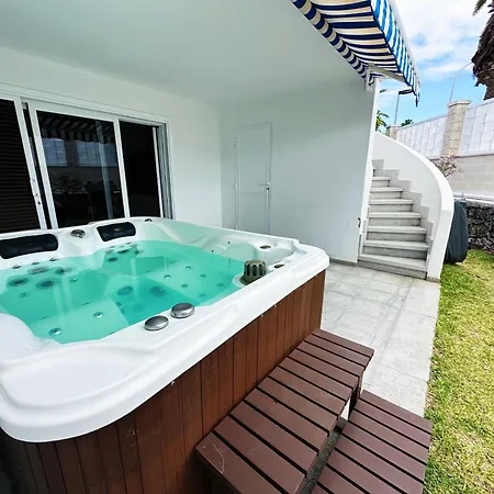 2 Bedrooms With Amazing View And Private Jacuzzi アデヘ